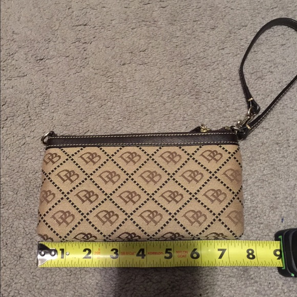 Large Brown dooney & Bourke bucket bag & wristlet - Picture 6 of 8